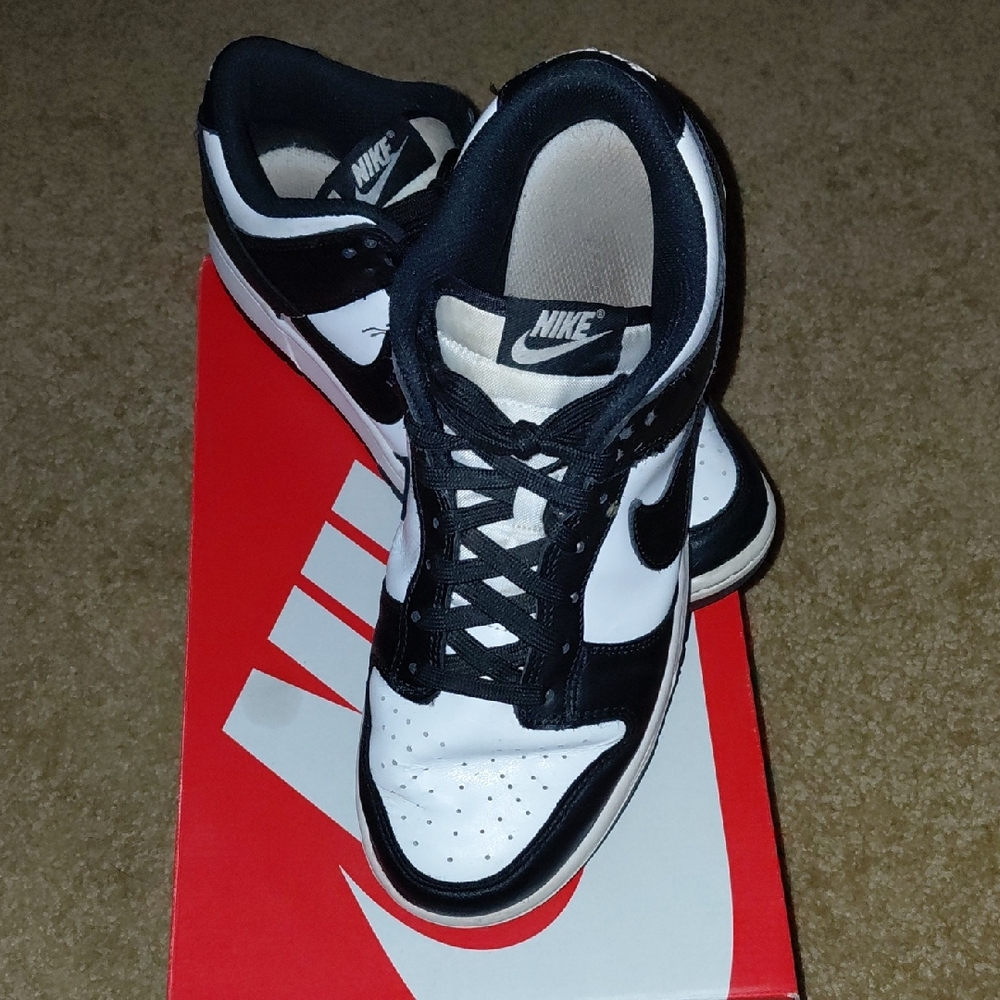 Nike Men's Classic Black and White Sneakers